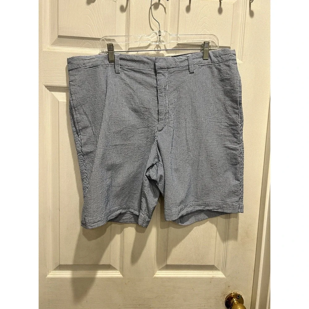 Banana Republic Aiden Club Short Mens 38‎ Blue White Seersucker Striped Shorts